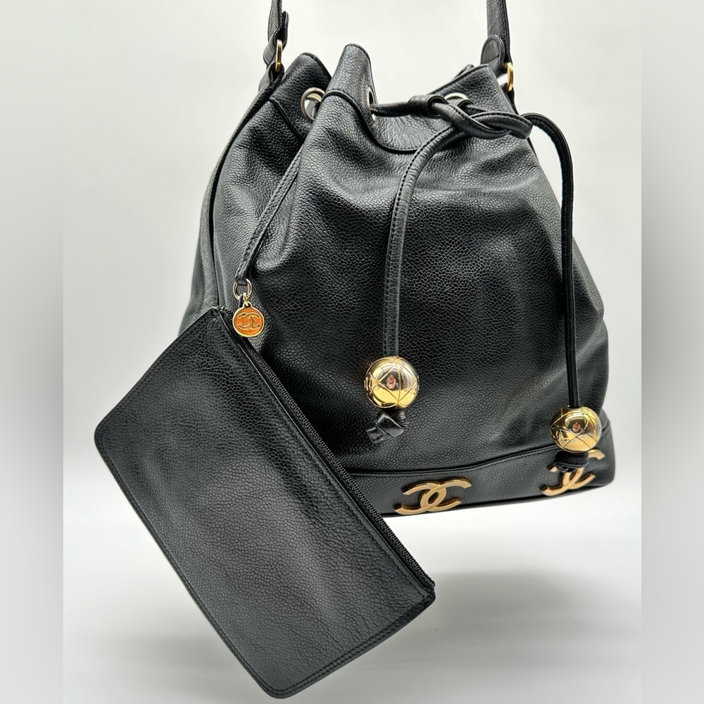 CHANEL Black and Gold Shoulder Bag - Picture 2 of 16
